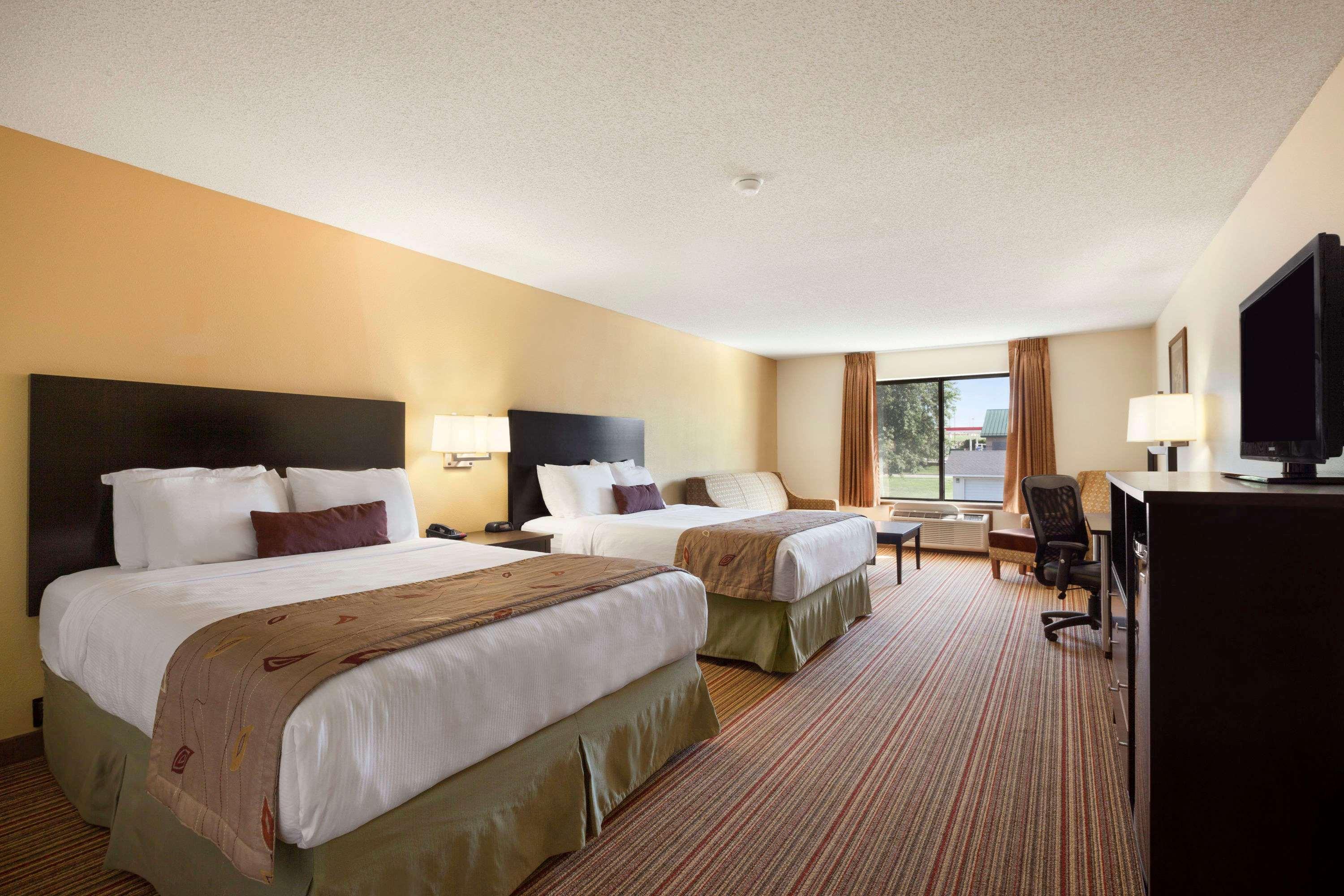 מלון Ramada By Wyndham Wisconsin Dells I-90 מראה חיצוני תמונה