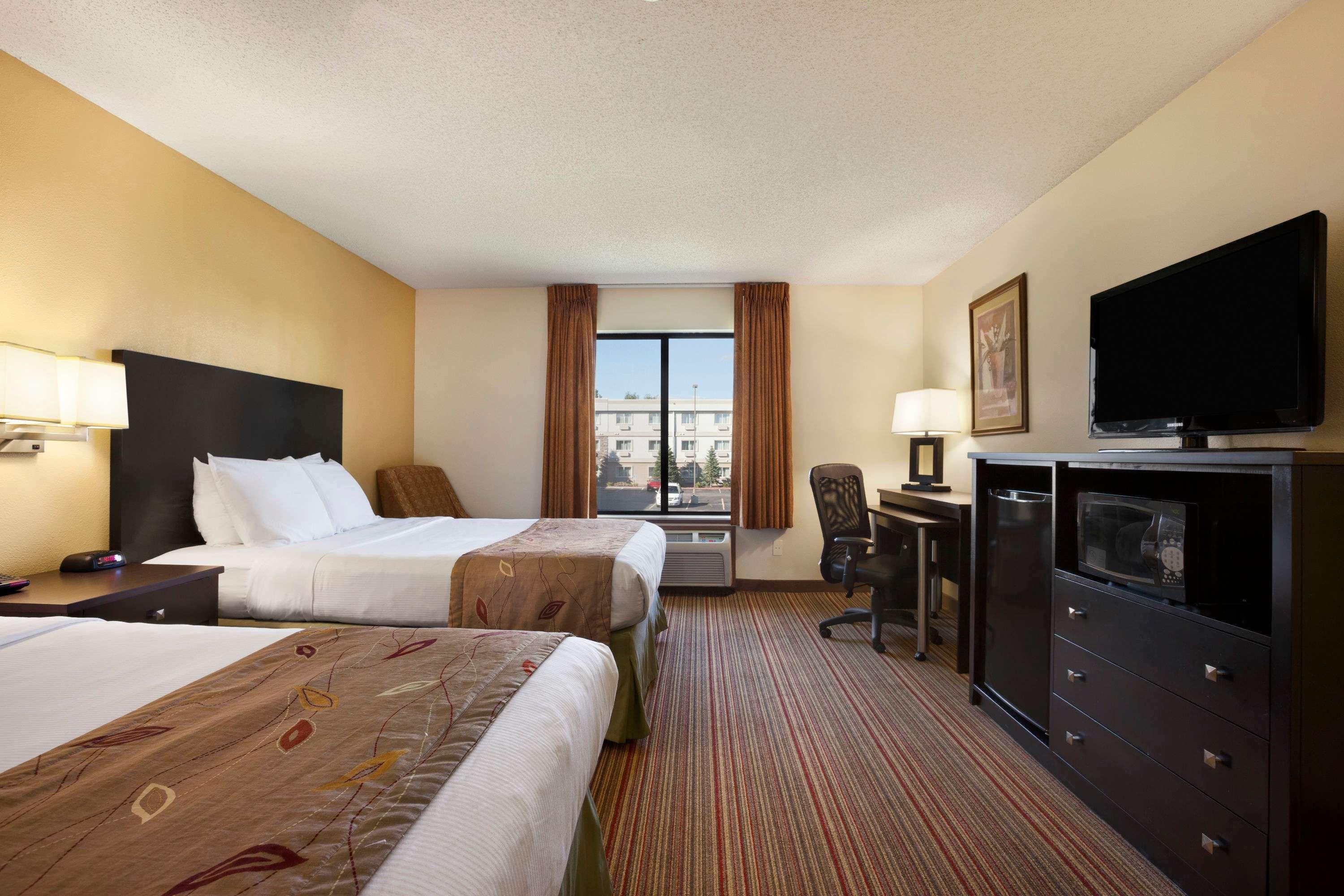 מלון Ramada By Wyndham Wisconsin Dells I-90 מראה חיצוני תמונה