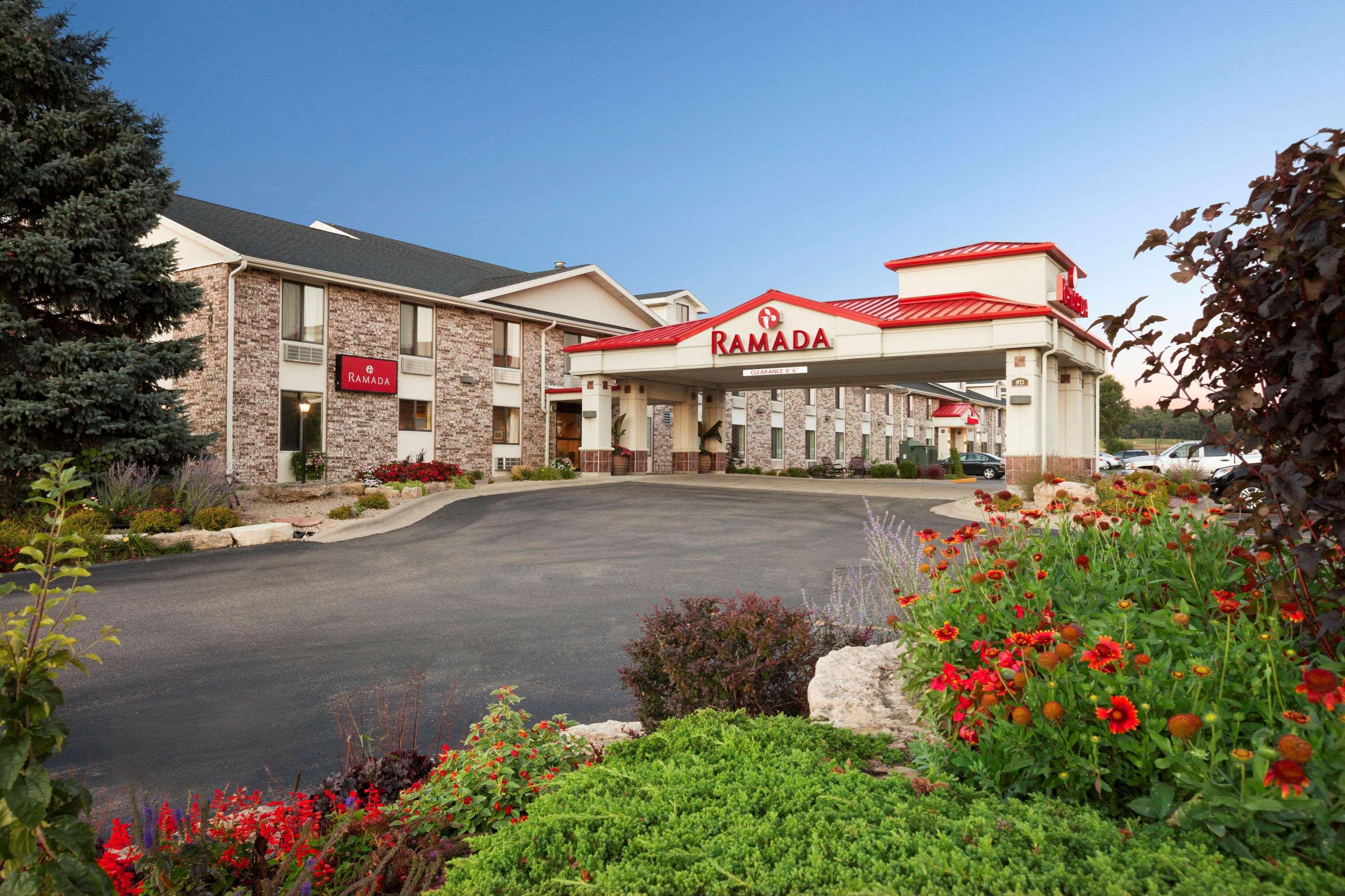 מלון Ramada By Wyndham Wisconsin Dells I-90 מראה חיצוני תמונה