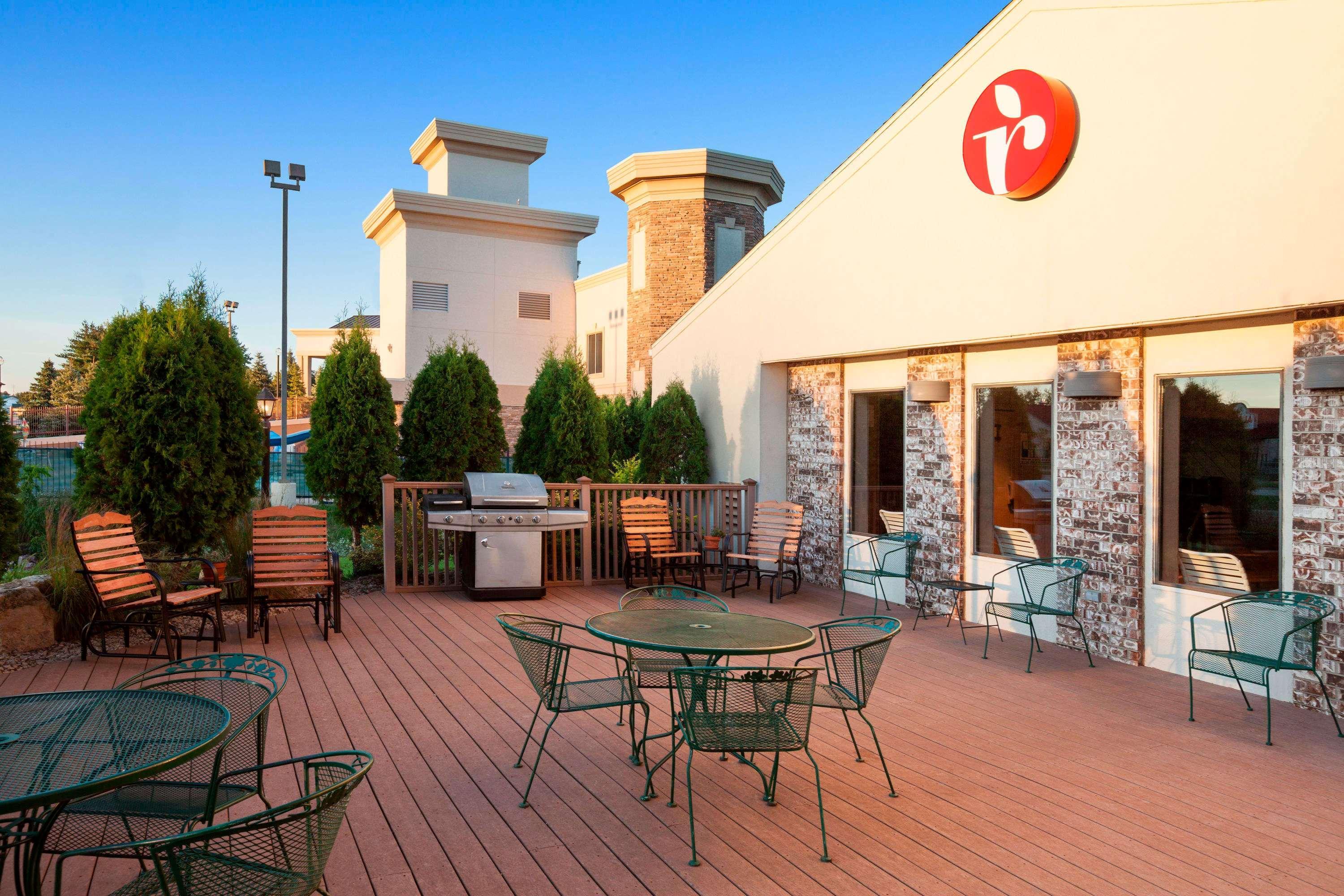 מלון Ramada By Wyndham Wisconsin Dells I-90 מראה חיצוני תמונה