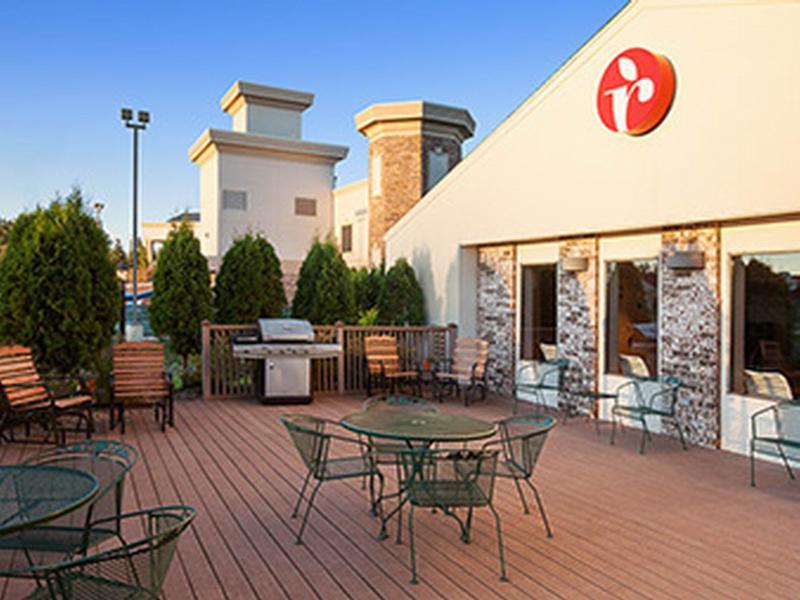 מלון Ramada By Wyndham Wisconsin Dells I-90 מראה חיצוני תמונה