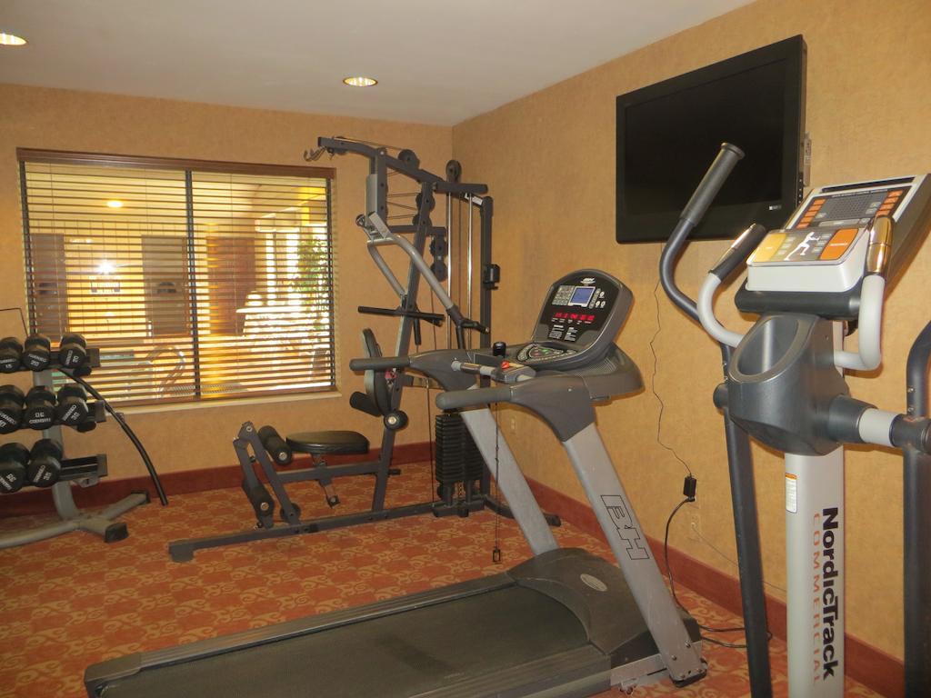 מלון Ramada By Wyndham Wisconsin Dells I-90 מראה חיצוני תמונה