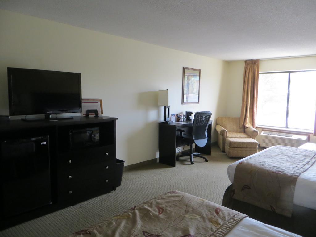 מלון Ramada By Wyndham Wisconsin Dells I-90 מראה חיצוני תמונה