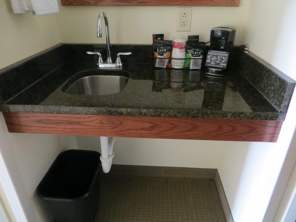 מלון Ramada By Wyndham Wisconsin Dells I-90 מראה חיצוני תמונה