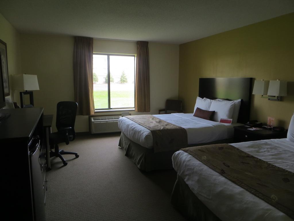 מלון Ramada By Wyndham Wisconsin Dells I-90 מראה חיצוני תמונה