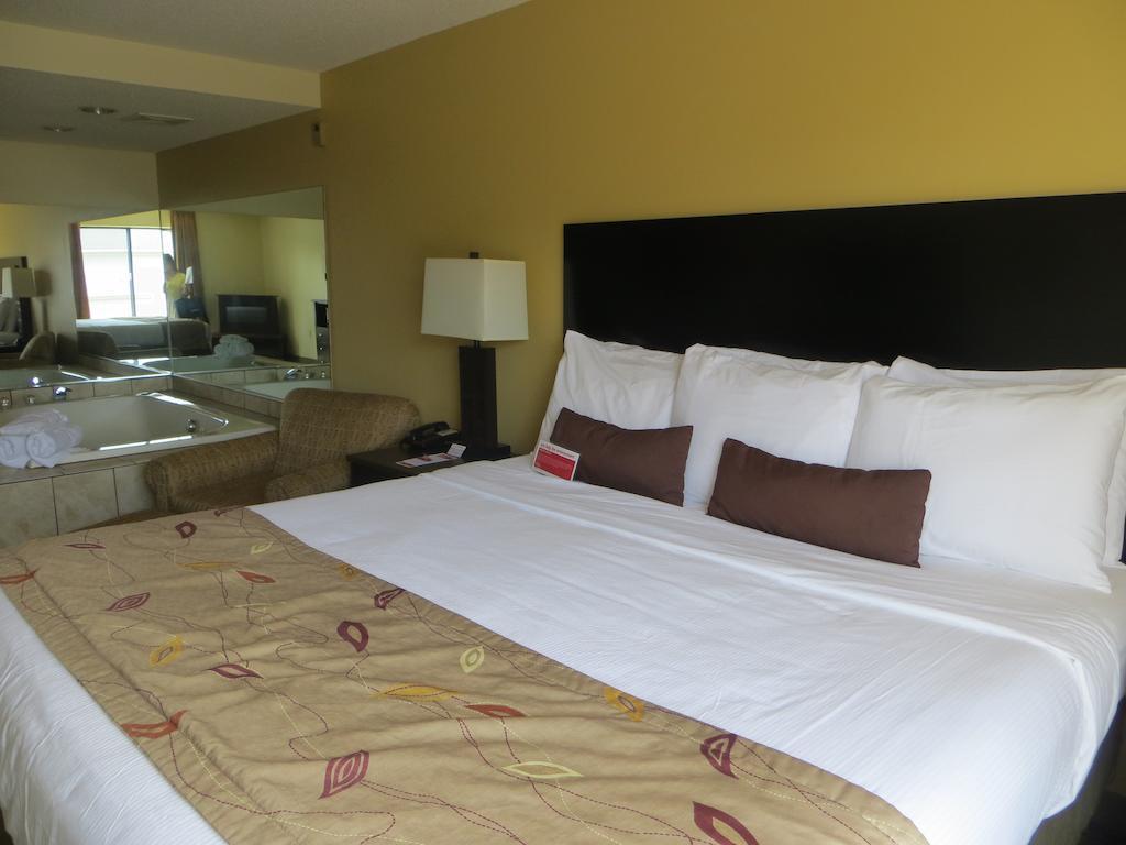 מלון Ramada By Wyndham Wisconsin Dells I-90 מראה חיצוני תמונה