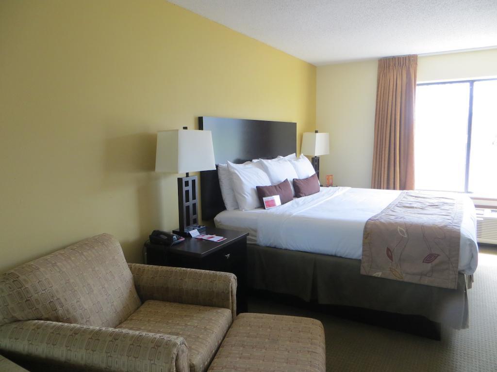 מלון Ramada By Wyndham Wisconsin Dells I-90 מראה חיצוני תמונה