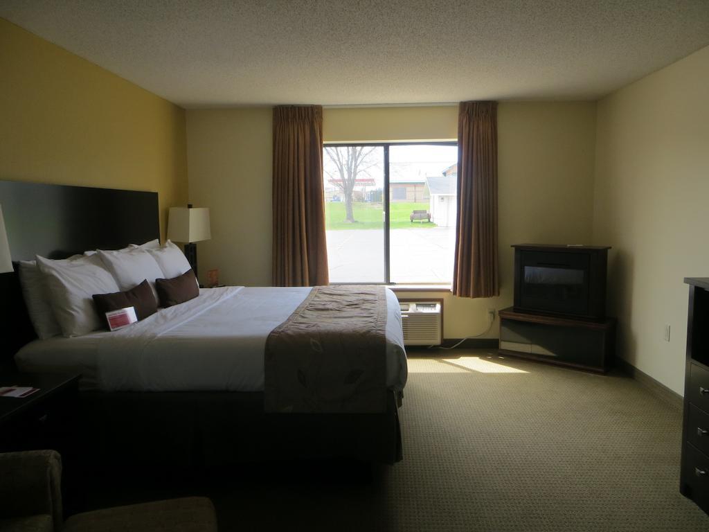 מלון Ramada By Wyndham Wisconsin Dells I-90 מראה חיצוני תמונה