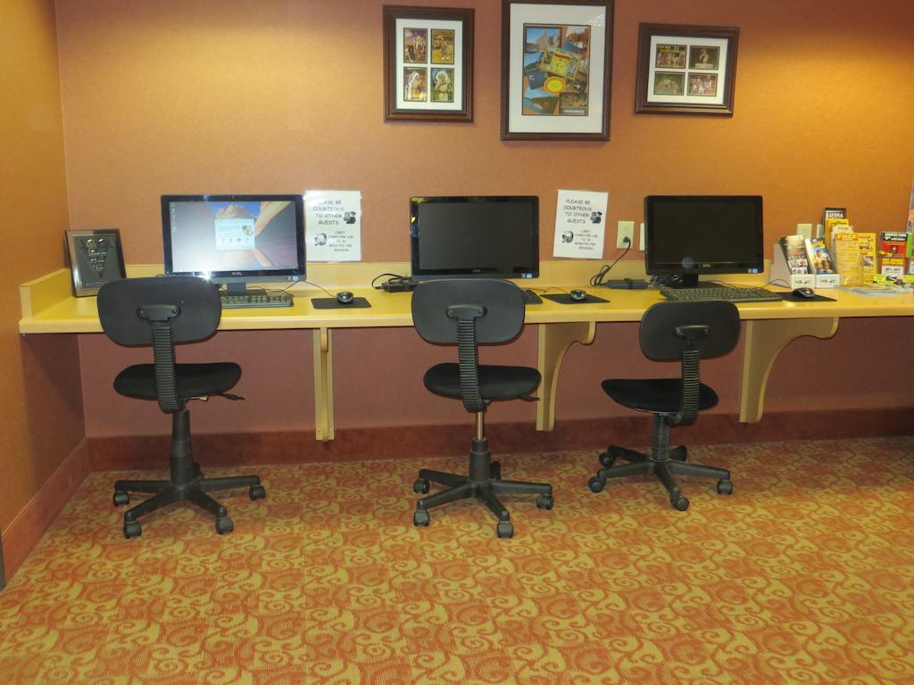מלון Ramada By Wyndham Wisconsin Dells I-90 מראה חיצוני תמונה