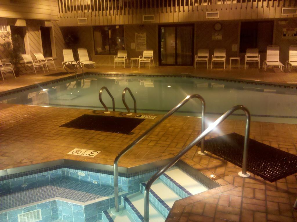 מלון Ramada By Wyndham Wisconsin Dells I-90 מראה חיצוני תמונה